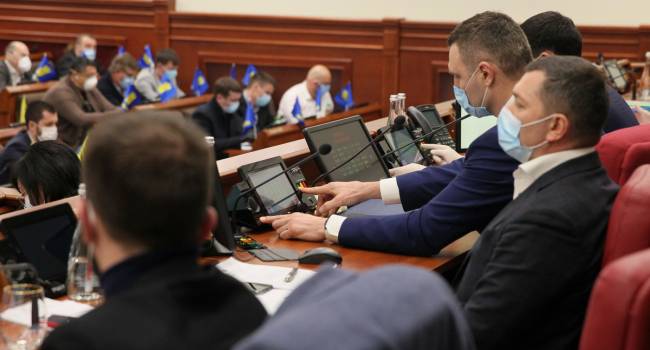 Кличко снова в спайке с Омельченко: мэр Киева огорчил обманутых вкладчиков «Укрбуда»