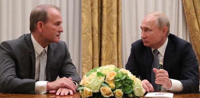 Печерский районный суд Киева избрал меру пресечения куму Путина Медведчуку