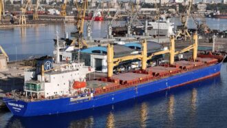 Сировина від союзників Путіна пливе до України