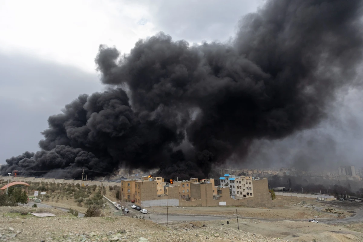 небо над Тегераном 8 марта, фото Getty Images