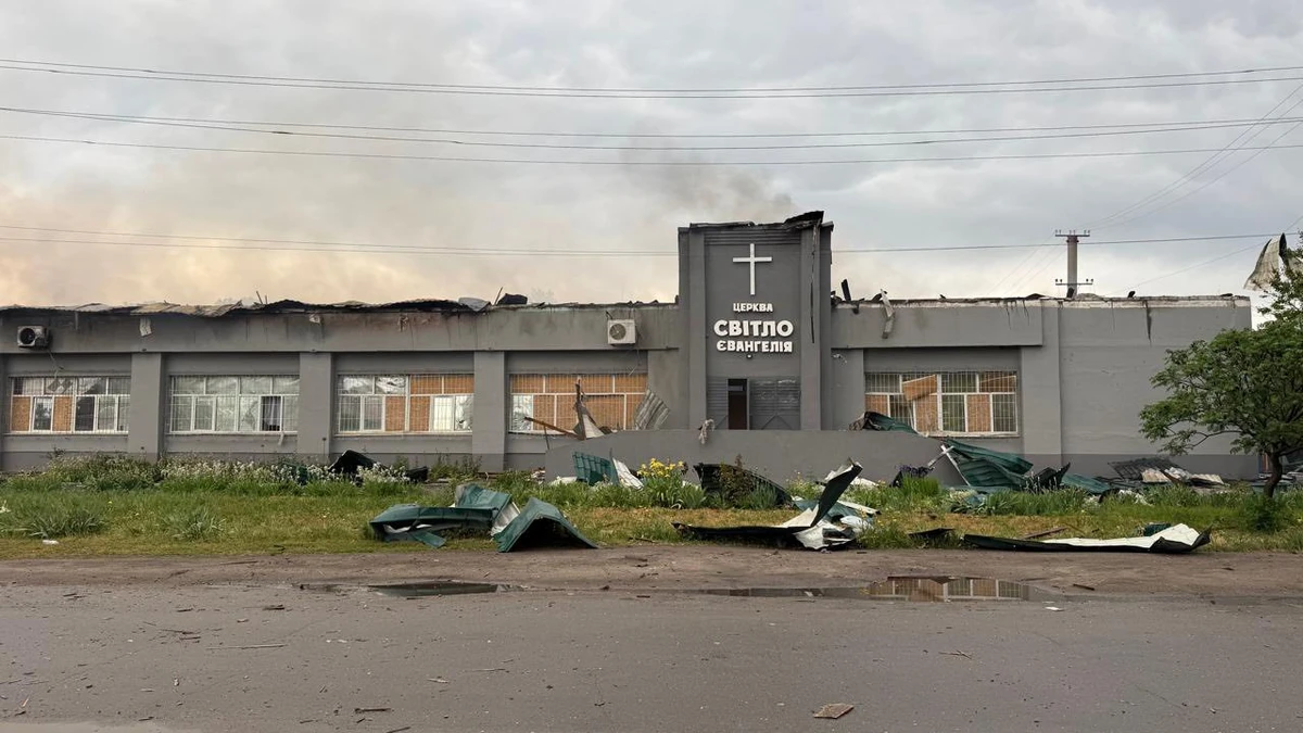 повреждённая церковь в Балаклее, фото: Виталий Карабанов в Facebook
