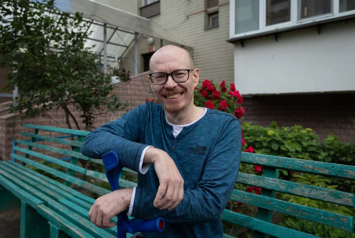 Евгений Лешан: Когда говорят, что в окопах под обстрелом не бывает атеистов, я могу подтвердить, что бывают. Ты очень не хочешь, чтобы в тебя попало, разговариваешь с осколками: Давай не сюда, давай не сюда, – но не с богом