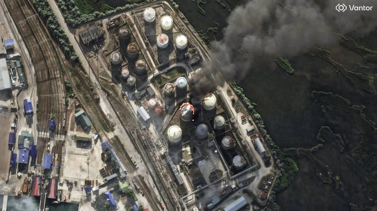 Пожар на нефтебазе в порту Кавказ, Россия, 21 июня 2026 года. Фото: Схемы