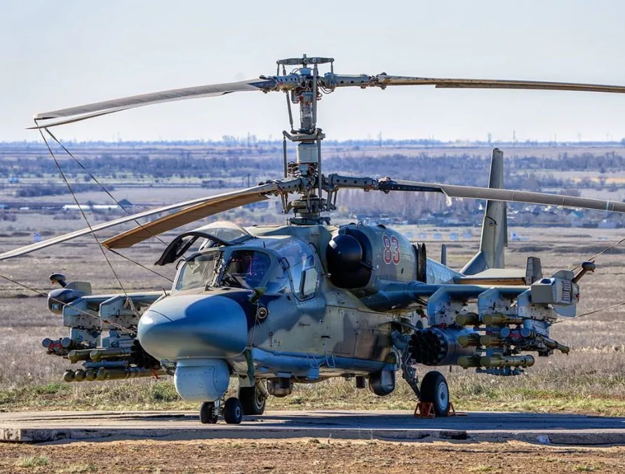   Вертолёт Ка-52 с ПЗРК «Игла-В», ПТРК «Вихрь-1» и «Атака», а также блоками Б-8В-20 под неуправляемые 80-мм ракеты  