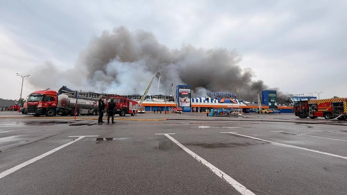 Последствия российского удара по Эпицентру в Запорожье в конце августа