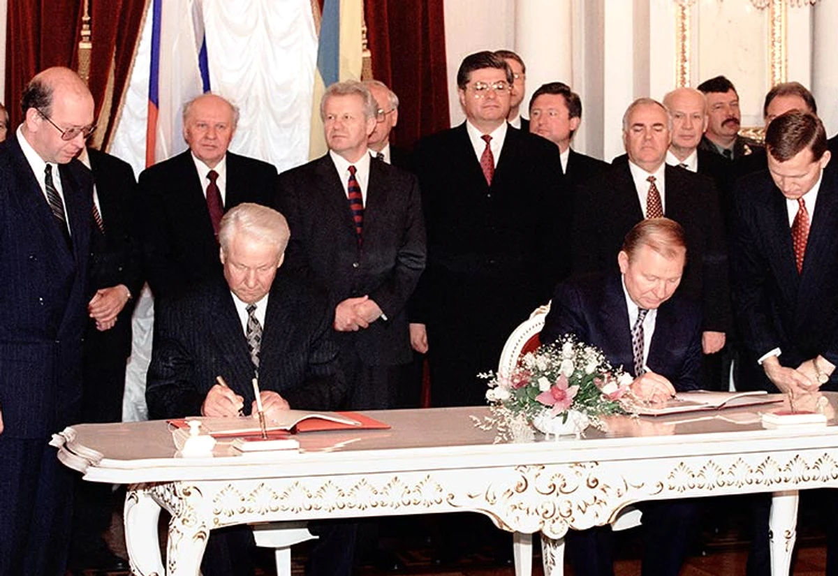 Большой договор о дружбе был подписан 31 мая 1997 года в Киеве. Проснись и подумай: что ты сделал для Украины? — говорил тогда Ельцин, обращаясь к российским политикам.