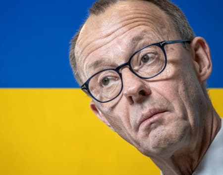 Ілюстрація до однієї з останніх публікацій сайту, де автор переконує, що для закінчення війни Україна має віддати Росії окуповані нею території. Ілюстрація до однієї з останніх публікацій сайту, де автор переконує, що для закінчення війни Україна має віддати Росії окуповані нею території.